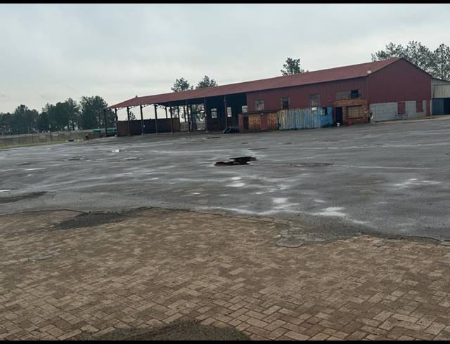 1,250M² BUSINESS TO LET IN MAPLETON